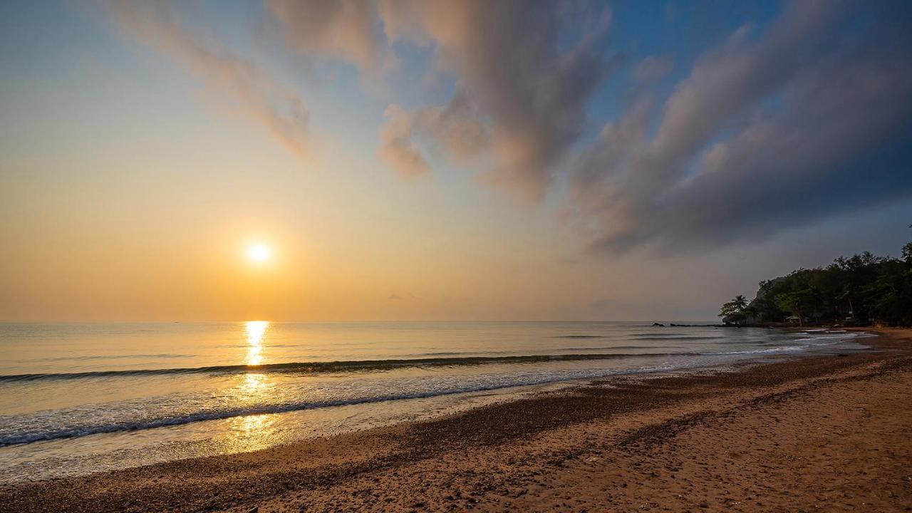 Ban Saithong Beach Resort Банг-Сапхан-Ной Экстерьер фото